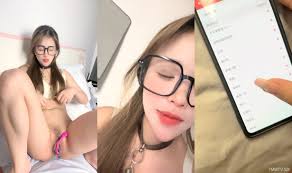 黑框眼鏡極品美少女！超高顏值道具自慰！跳蛋塞穴假屌爆菊，雙洞齊開噴了一地水- 7mmtv.sx - Watch JAV