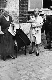 Les toits de chartres (apartment) (france) deals. 10 Idees De La Tondue De Chartres Robert Capa Guerre Mondiale Camps De La Mort