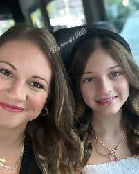 like mother like daughter 😍