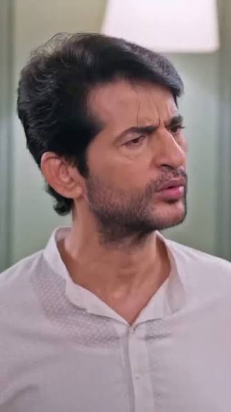 Karan ko mili ek chaunka dene wali khabar., Dekhiye #KyunkiSaasBhiKabhiBahuThi, har roz, raat 10:30 baje, sirf #StarPlus par aur kabhi bhi #JioHotstar par.