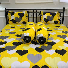 Selain menata desain interior kamar, cara lain yang bisa ditempuh agar badan rileks kala beristirahat adalah memilih produk sprei, bantal, dan selimut (bed cover) berkualitas. Soraya Bed Cover Home Facebook