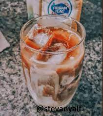 Resep es kopi susu populer di indonesia disajikan untuk 1 orang. Bikin Sendiri Es Kopi Susu Kekinian Ala Kafe Dengan Resep Chef Tiarbah Kompasiana Com
