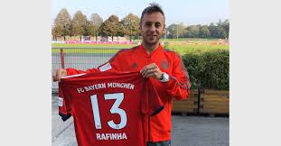 In the club he scored 0 goals ( la liga, fa cup, champions league, ligue 1). Rafinha Stiftet Sein Trikot Aus Seiner Zeit Beim Fc Bayern