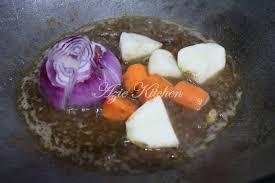 Inilah tempatnya segala resep masakan enak! Kurma Daging Dan Telur Azie Kitchen