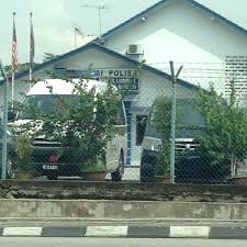 Karena itu, penting bagi peserta asuransi atau pembayar premi asuransi untuk. Foto Di Balai Polis Setapak Kantor Polisi
