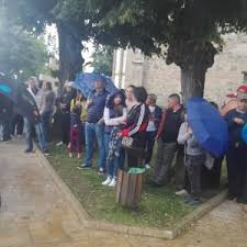 Postat la 21 mai 2016, 15:27 de flavia marin. Folk Cu Ploaie Au RÄƒmas Sub Umbrele È™i Copaci SÄƒ VadÄƒ Cenaclul FlacÄƒra