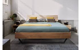 bed slade is een ware blikvanger in de slaapkamer slade wordt gekenmerkt door zijn unieke sledepoot wat het bed doet li in 2021 bedkader bed goossens tweepersoonsbed