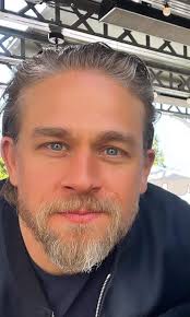 Amazingly Happy to meet Charlie Hunnam he seems like a really cool and down  to earth guy. as chill in person as he seems