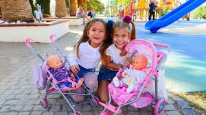 Oyuncak Bebek Bakma Oyunu Parkta Bebeklere Bakiyoruz Youtube