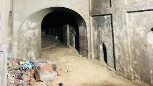 long tunnel was found after temple well and stepwell new revelations are  being made during excavation Sambhal Chandausi मंदिर, कुंआ, बावड़ी, इमारत  के बाद खुदाई में मिली लंबी सुरंग, संभल-चंदौसी ...