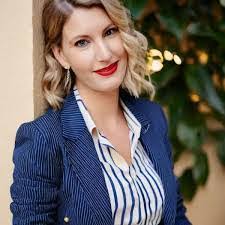 Ellen Jasinski's Instagram, Twitter & Facebook