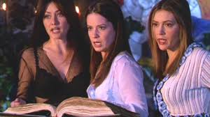 Photos De Charmed Saison 1 La saison 1 a été diffusée entre le 7 octobre 1998 et le. photos de charmed saison 1