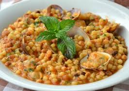 Lavate bene le arselle e lasciatele spurgare almeno un'ora in acqua e sale. Fregola Con Arselle Picture Of Ristorante Re Carlo Prague Tripadvisor