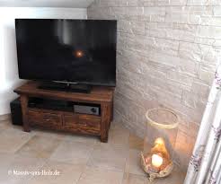 Der Rustikal Geburstete Tv Schrank Ist Ein Bezauberndes Schmuckstuck Www Massiv Aus Holz De Tvlowboards Tvhi Holzbetten Naturliches Wohnen Fernsehtisch