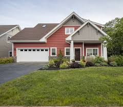 Cute Red House With Royal Traditional Siding In Redwood Siding Vinylsiding Redhouse House Home Cutehouses Vinyl Siding Exterior Siding House Exterior
