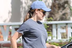 Jennifer garner's los angeles home screams pure elegance. Jennifer Garner Was Verbirgt Sich Unter Dem Schlabber Shirt Gala De