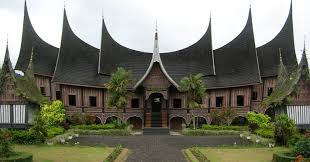 Mulai dari untuk pertemuan keluarga sampai acara adat pesta. Rumah Adat Sumatera Barat Rumah Gadang Gambar Dan Penjelasannya Adat Tradisional