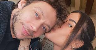 La notizia a sorpresa fa scalpore sui social: Valentino Rossi Le Dediche Della Fidanzata E Degli Amici Sui Social Dopo L Annuncio Del Ritiro Rds 100 Grandi Successi