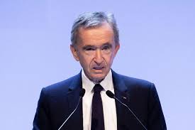 Billionaire Arnault Buys Influence Through Media Deals in France - Bloomberg
