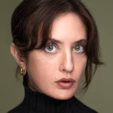 Jessica Straw's Instagram, Twitter & Facebook