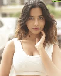 Aurora Sinclair's Instagram, Twitter & Facebook