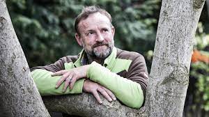 ˈtomaːʃ ˈdvor̝aːk), born 11 may 1972 in gottwaldov (now zlín), czechoslovakia, is an athlete from the czech republic. Chtel Bych Byt Mistrem Sveta I Mezi Zahradniky Rika Atlet Tomas Dvorak Drzitel Tri Zlatych Medaili Ze Svetovych Sampionatu Ego