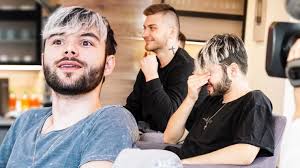 Adam kajumi vydáva song limity, v ktorom dáva ranu predsutkom a jeho haterom. The Rough Clash Between Adam Kajumi And Datl Stifling Shouting And Insults Extra Cz World Today News