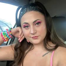 Man in black truck helped with break lights