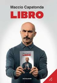 Generi cult contro la new wave della comicità italiana. Libro Maccio Capatonda Biografia Vita Comico Attore Youtuber Regista Doppiatore Ebay