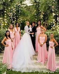 Durante años, los padrinos fueron los que acaparaban los pantalones en las bodas. Vestidos De Damas De Honor Baratos Los Mas Bonitos De Moda Primavera Verano