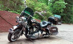 I love the bike, but never owning a road king i couldn't compare the two. Road King Vs Street Glide Vs Softail Or Page 3 Harley Davidson Forums