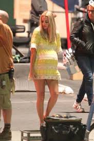 Le soutien d' alex ne suffit pas à calmer chloé, rongée par la culpabilité après avoir évoqué l'existence. Margot Robbie Enceinte Pour Les Besoins Du Tournage De Once Upon A Time In Hollywood A Los Angeles Le 9 Octobre 2018 Purepeople