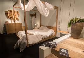 Come scegliere i letti e i mobili per la vostra camera da letto a seconda dei vostri gusti personali. Camera Da Letto Artigianale Con Letto A Baldacchino