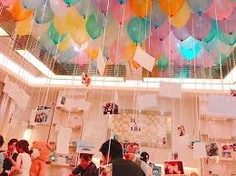 プレ花嫁の結婚式 ウェディング 準備サイト marryマリー on instagram 結婚式場のホワイエの 天井 に バルーン をたくさん飾ったデコレーションが カラフルでとっても可愛い こちらの花嫁さんは 風船 か 披露宴 バルーン 結婚式 バルーン 装飾