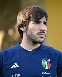 Sandro has been called up to the Italy squad for their upcoming Nations  League quarter-final against Germany 🙌🇮🇹