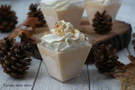Mettere in stampini freddi e bagnati e riporre in frigorifero, o nelle coppe come in foto attendere qualche ora e la mousse è pronta. Semifreddo Di Cachi Cucina Vista Mare