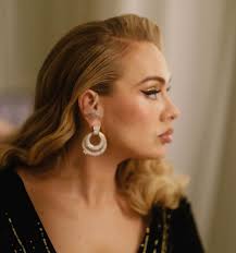 The 10 Best Natural Diamond Jewels Adele Wore During Her Weekends in Vegas 