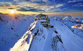 Συνορεύει δυτικά με την γαλλία, νότια με την ιταλία, βόρεια και βορειοανατολικά με την γερμανία και ανατολικά με την αυστρία και το λίχτενσταϊν. To Xioni E3afanizetai Siga Siga Kai Apo Thn Elbetia Embolos