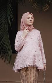 Busana batik kerja wanita kombinasi brokat. Model Baju Atasan Brokat Wanita Terbaru 2019 Gaya Hunting