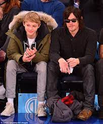 Despite what some sources might say, norman reedus and emily kinney are not dating. The Walking Dead S Norman Reedus With Emily Kinney After Denying Romance Rumours Daily Mail Online