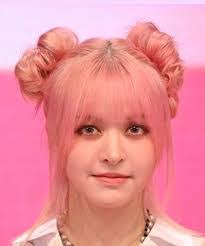 Lily Morrow's Instagram, Twitter & Facebook