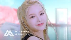 Nina Fay's Instagram, Twitter & Facebook