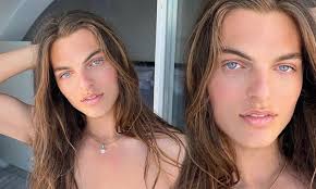 Damian Hurley, 18, poses shirtless during trip to Mykonos