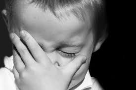 У пенсионера, пытавшегося увести с улицы маленьких брата и сестру, нашли  детское порно - Газета.Ru | Новости