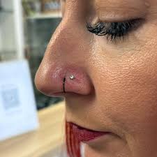 🤝🏻 ✨ A stunning little second nose piercing done for the lovely Michelle  ✨ How stunning is this?🤩 Much Love, Urban Piercing 🖤