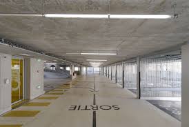 Galeria De Edificio De Estacionamientos En Grenoble Gap Grudzinski Poisay Architectes 2 In 2020 Parking Building Parking Design Architecture