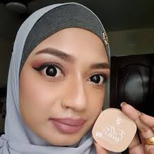 Semalam ada jugak yang PM, Lea tak sempat nak reply. Jangan marah ye.. busy  sesungguh. This was the simple look yesterday. Mix 3 drops of Sugar Gold  Oil & Bella Park Filter