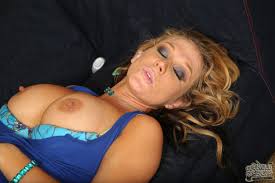 Scott pulls into her garage with some truck troubles. Nikki Sexx In Nikki Sexx Cuckold Sessions Photo 30 Dogfart