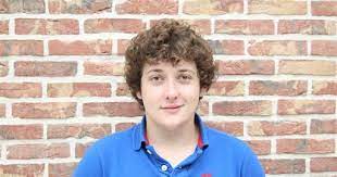 L'intrus quitte les lieux juste avant que le couple, affamé, ne revienne dans le salon pour assouvir faim et soif. Plus Belle La Vie 3805 Tv Episode 2019 Imdb