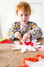 I always have paper plates hanging around this happy home because i don't like doing dishes! Colourful Spring Paper Plate Flower Craft Arty Crafty Kids